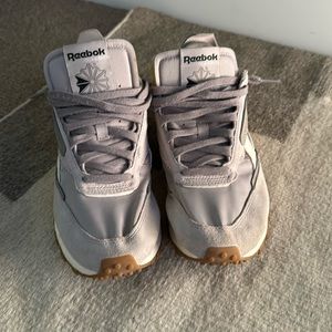 Reebok classic tennis shoes. Unisex shoe. Men’s 7.5. EUR 40